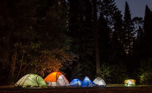 Qué ocurre cuando hay un accidente en un campamento de verano